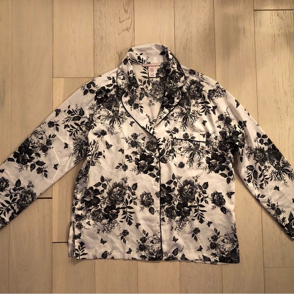 VICTORIA’S SECRET PJ SET - Picture 4 of 4